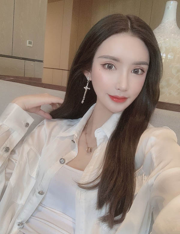 迪拜外围女联系微信